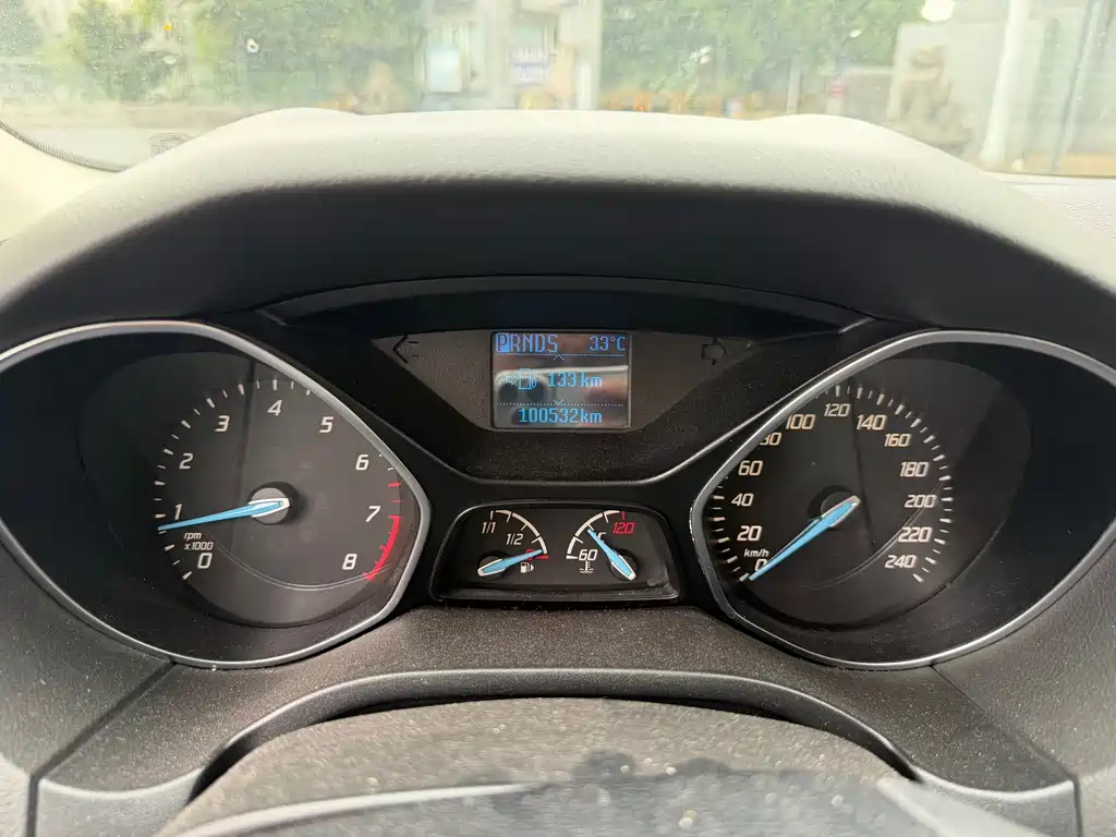 Ford Focus 2013 — фото 15
