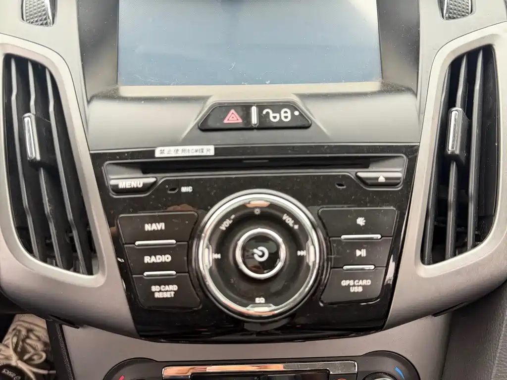 Ford Focus 2013 — фото 16