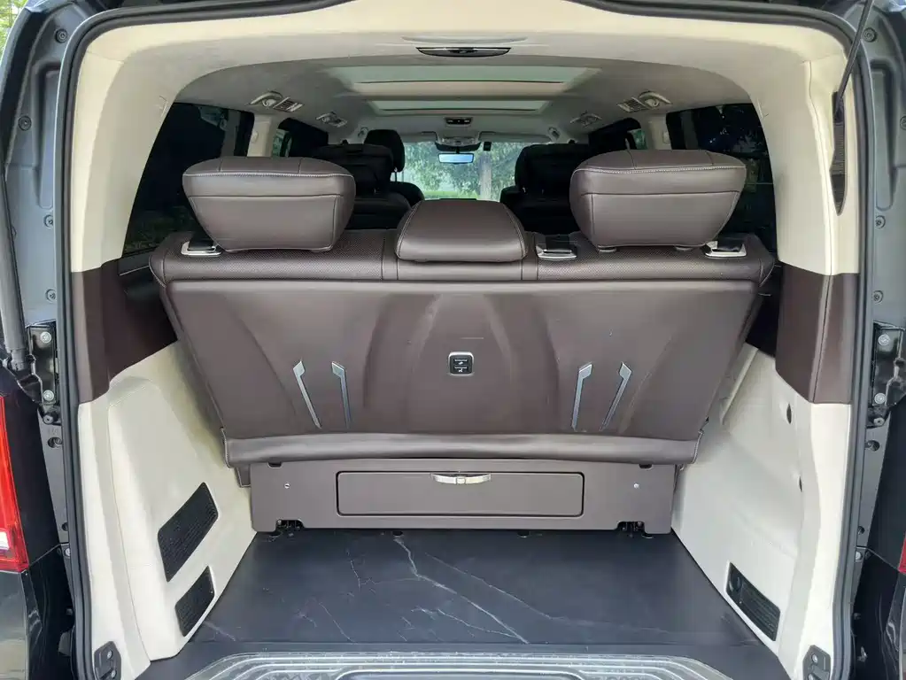 Mercedes-Benz V-Class 2023 — фото 29