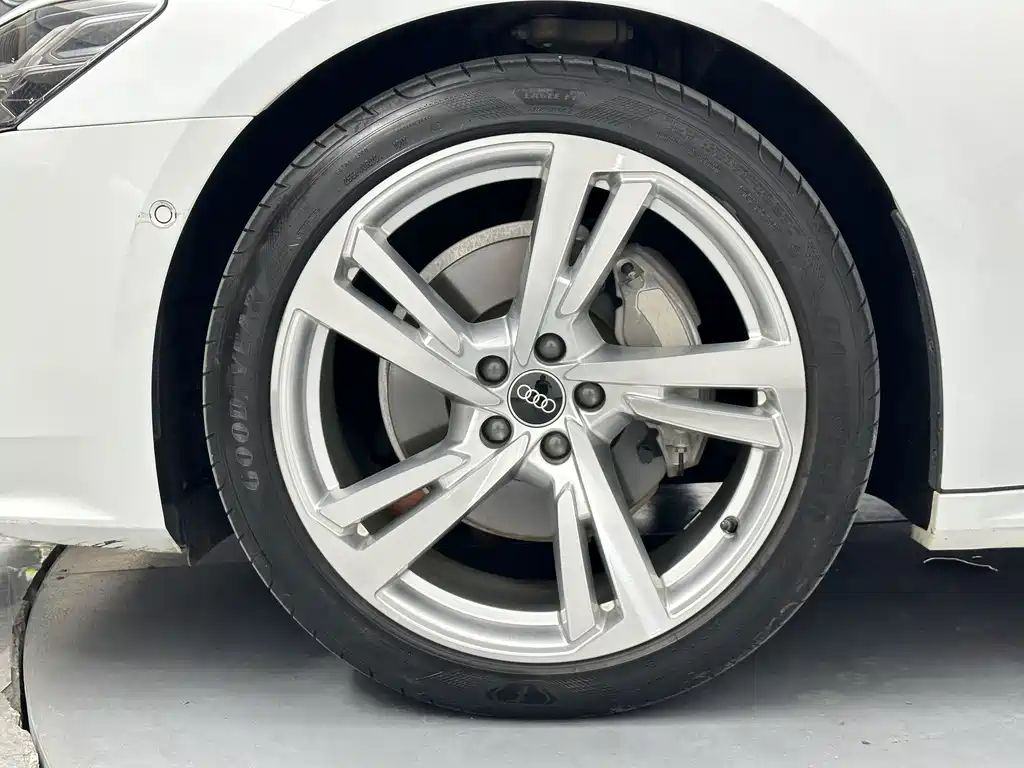 Audi A7L 2023 — фото 25