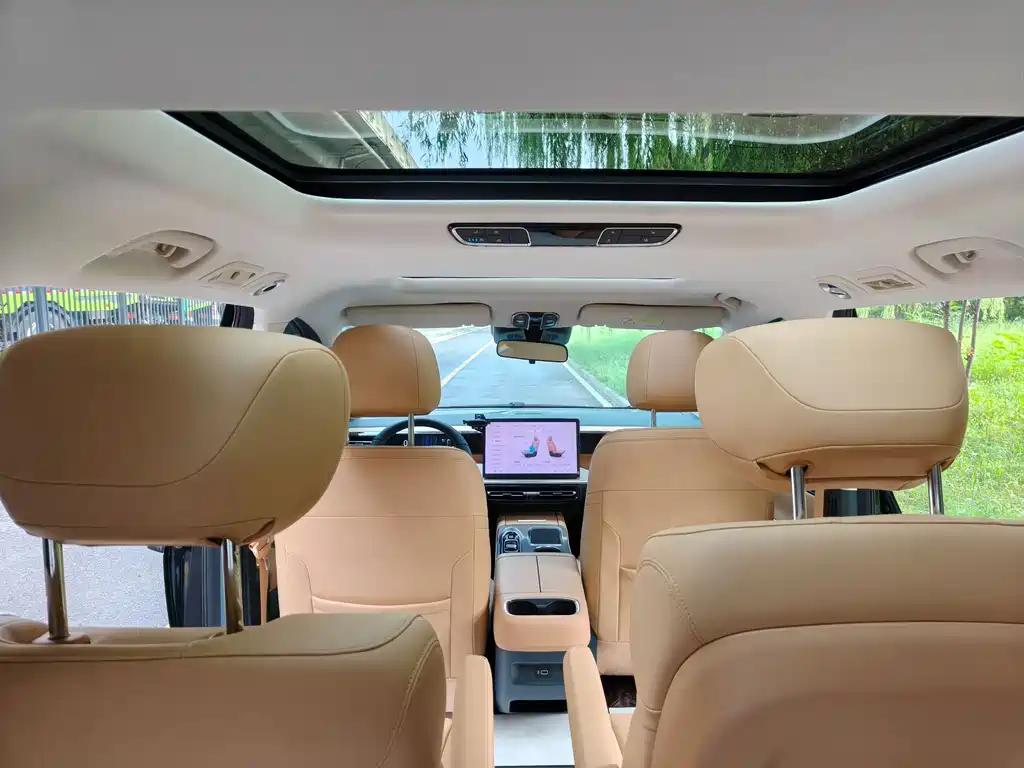 GAC Trumpchi E8 PHEV 2024 — фото 11