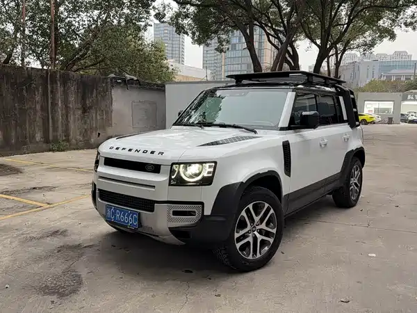 Land Rover Defender 2025