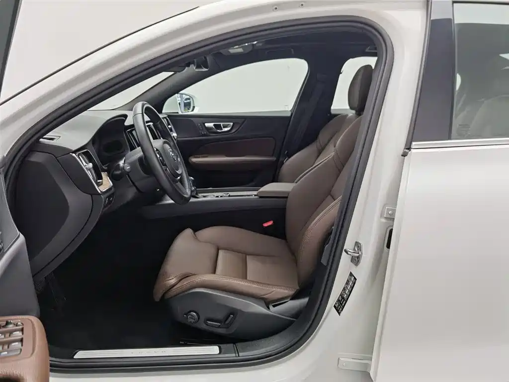 Volvo S60 2020 — фото 10