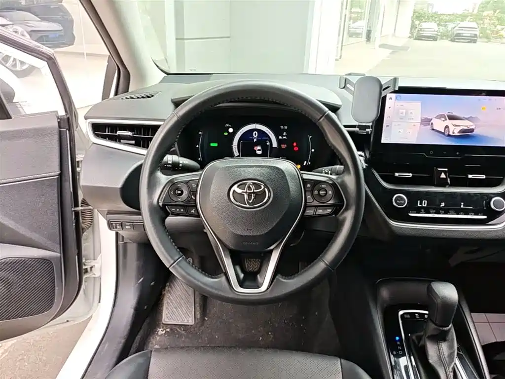 Toyota Corolla 2025 — фото 11