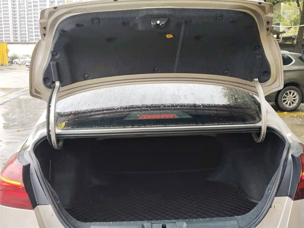 Geely Emgrand 2020 — фото 15