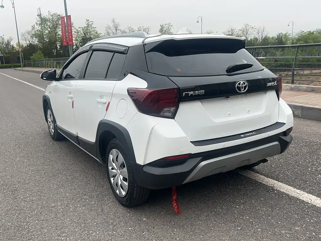 Toyota Yaris L 2022 — фото 9