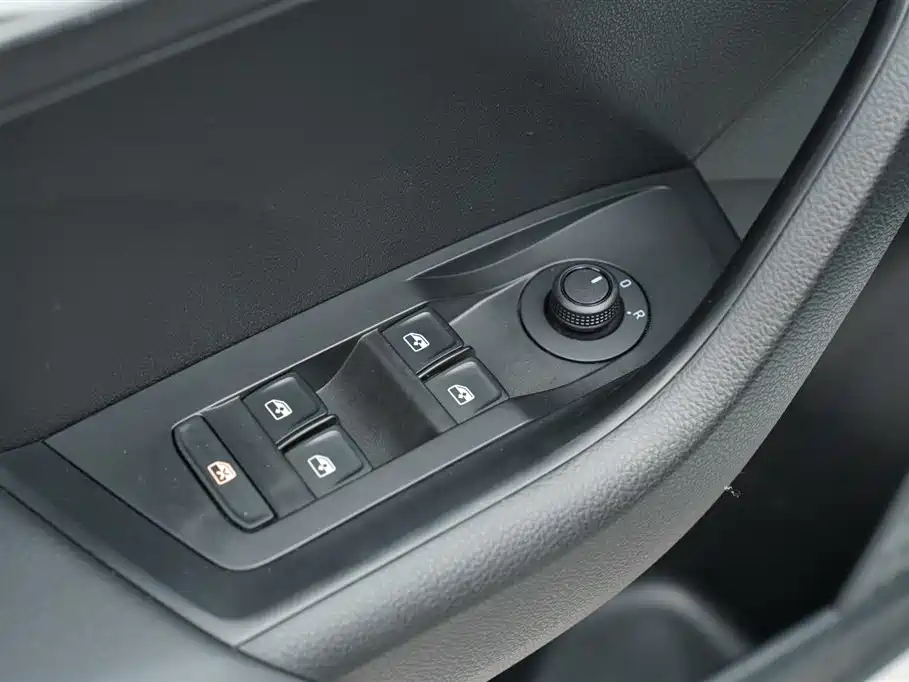 Skoda Kamiq 2023 — фото 11