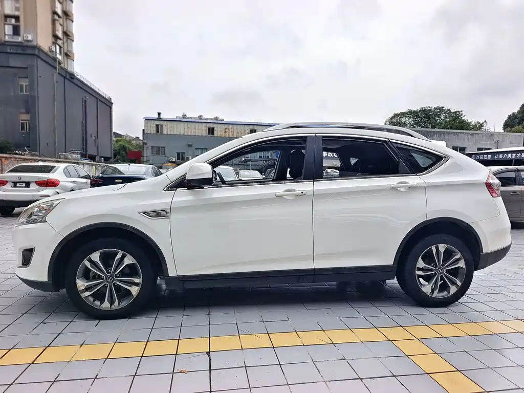 Luxgen U6 2014