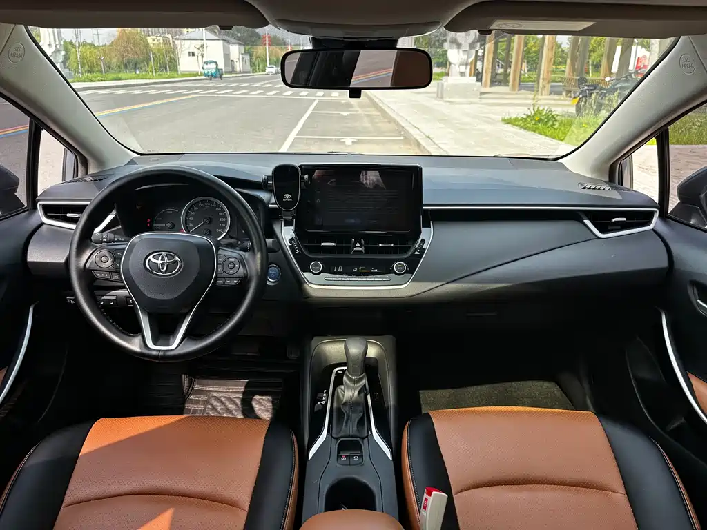 Toyota Corolla 2023 — фото 13