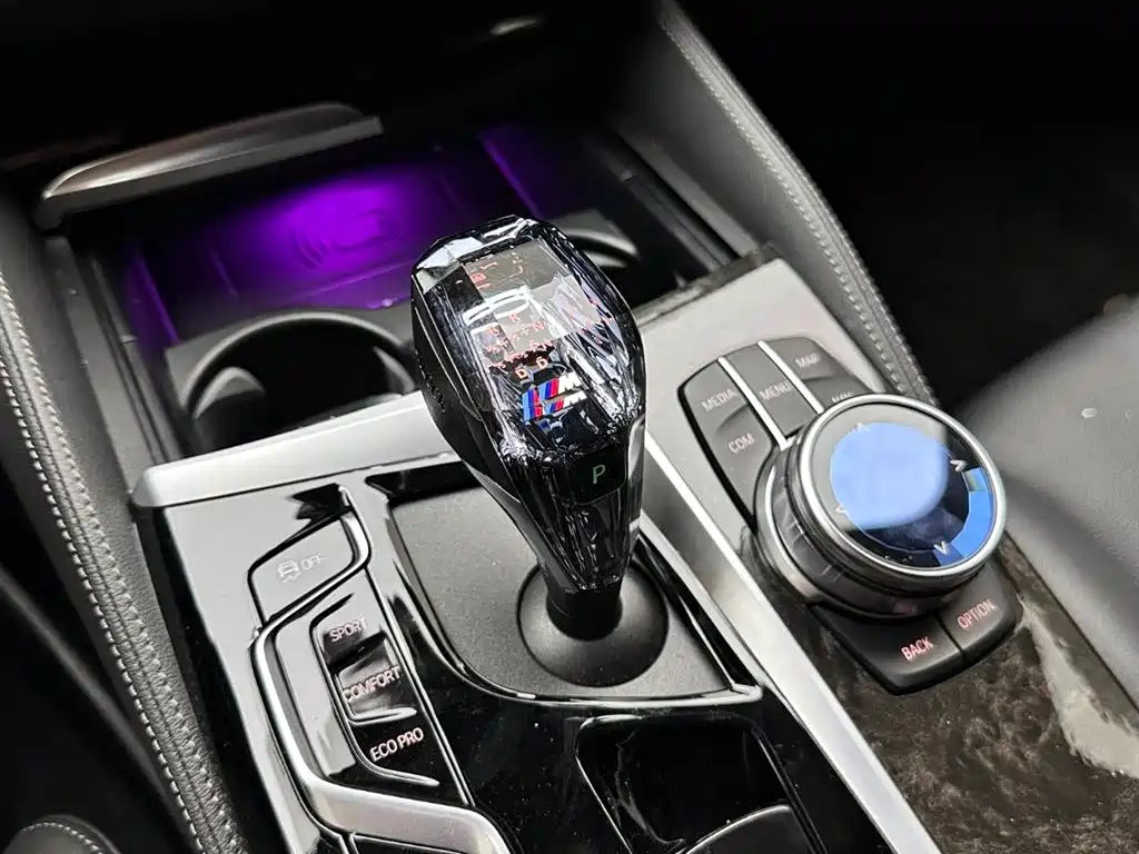 BMW 6 Series GT 2023 — фото 16
