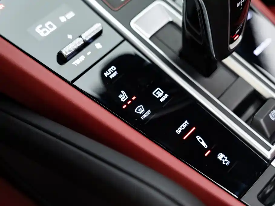 Porsche Cayenne 2018 — фото 24