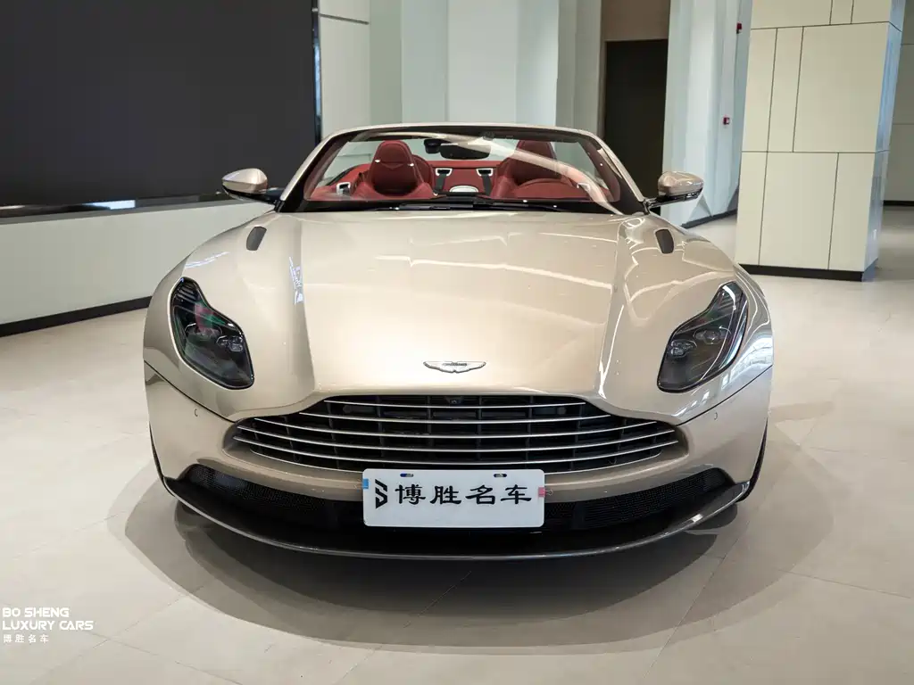 Aston Martin DB11 2018 — фото 51
