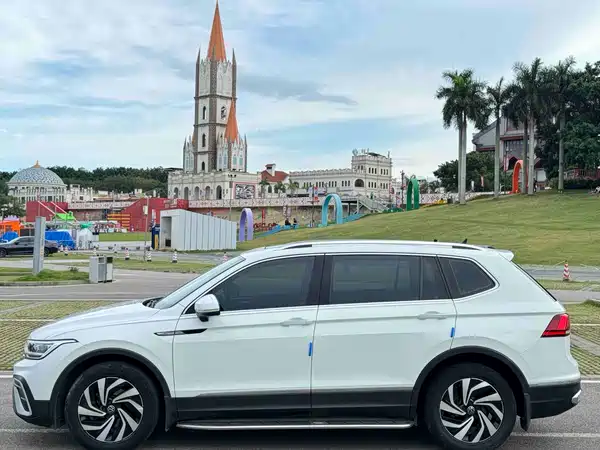Volkswagen Tiguan L 2023