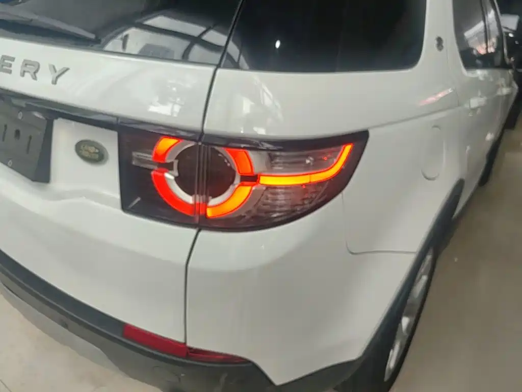 Land Rover Discovery Sport 2017 — фото 8