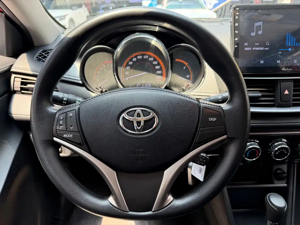 Toyota Yaris L 2023 — фото 10