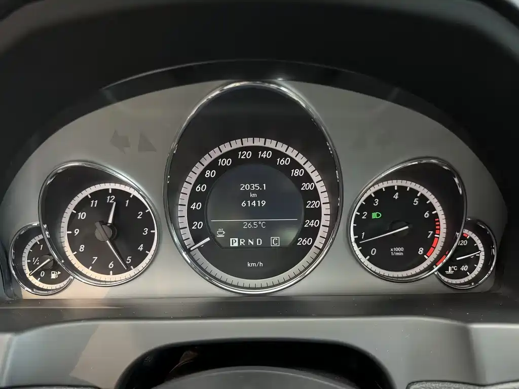 Mercedes-Benz E-Class 2010 — фото 15