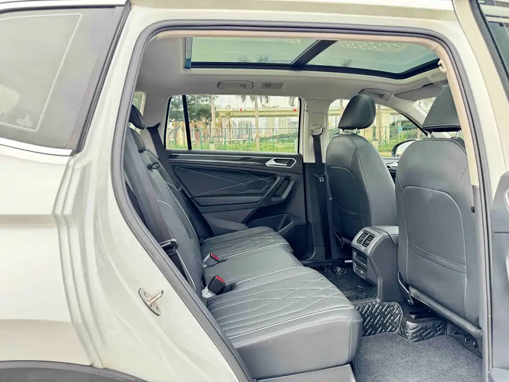 Volkswagen Tiguan L 2023 — фото 11