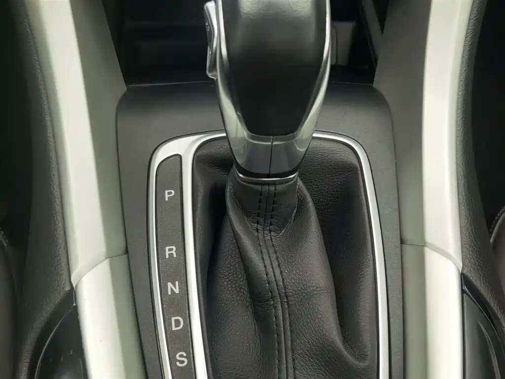 Ford Mondeo 2015 — фото 13