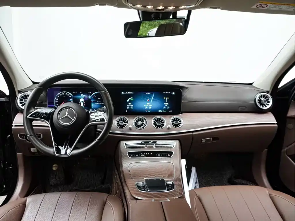 Mercedes-Benz E-Class 2022 — фото 16
