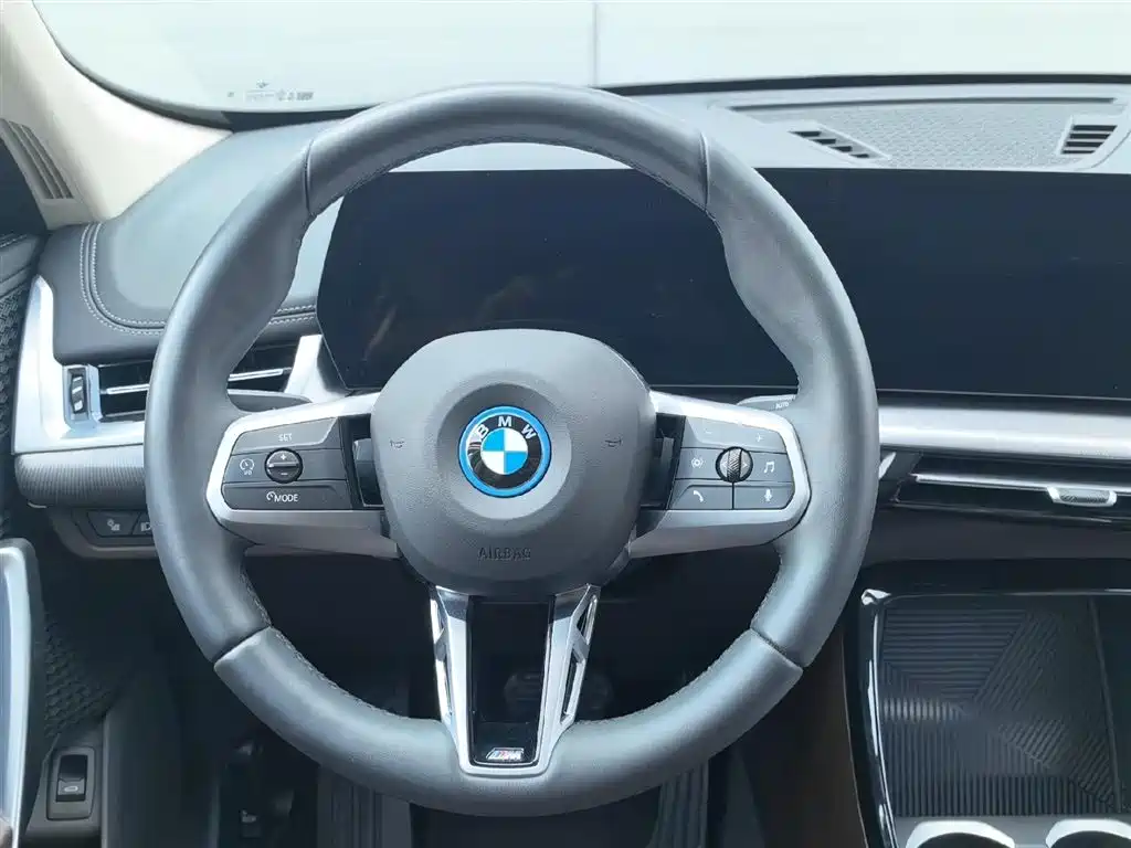 BMW iX1 2025 — фото 11