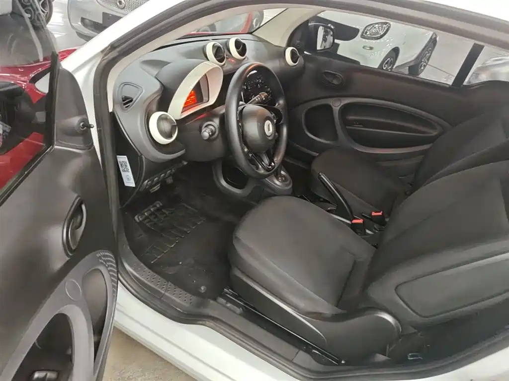 smart Fortwo 2017 — фото 16