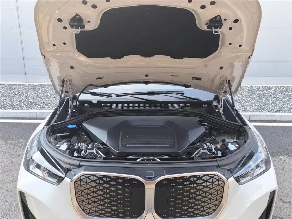 BMW iX1 2025