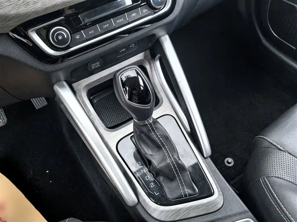Geely Vision X3 2019 — фото 10