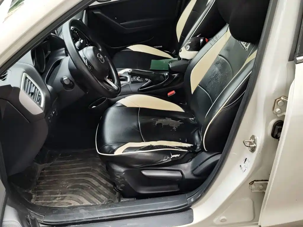 Mazda 3 Axela 2019 — фото 12