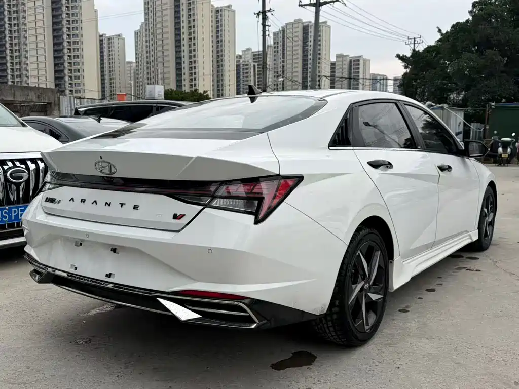 Hyundai Elantra 2021 — фото 12