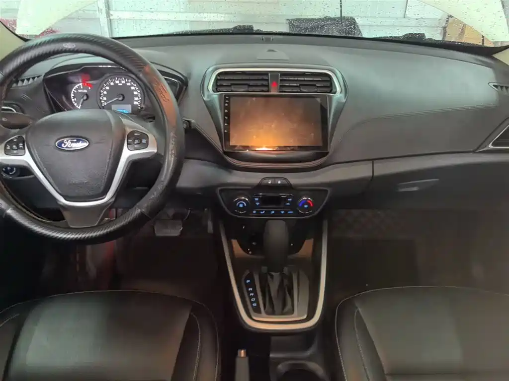 Ford Escort 2018 — фото 10