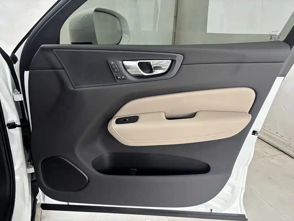 Volvo XC60 2025 — фото 23