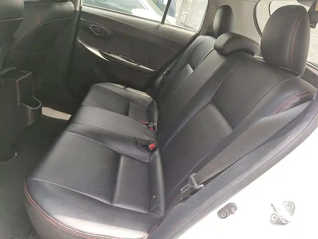 Toyota Yaris L 2019 — фото 13