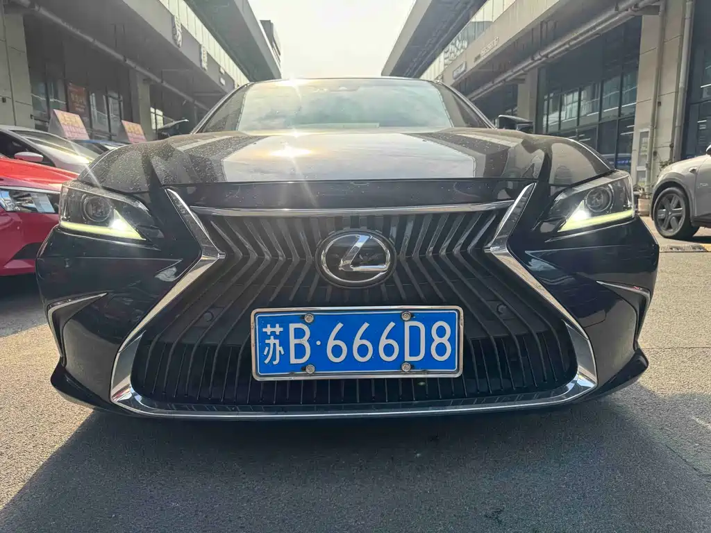 Lexus ES 2018 — фото 2
