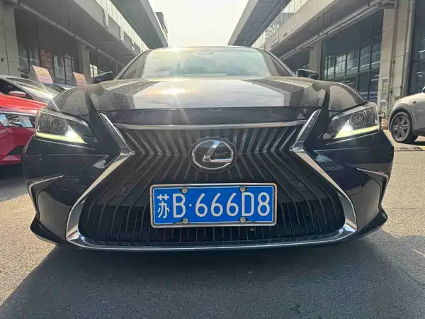 Lexus ES 2018