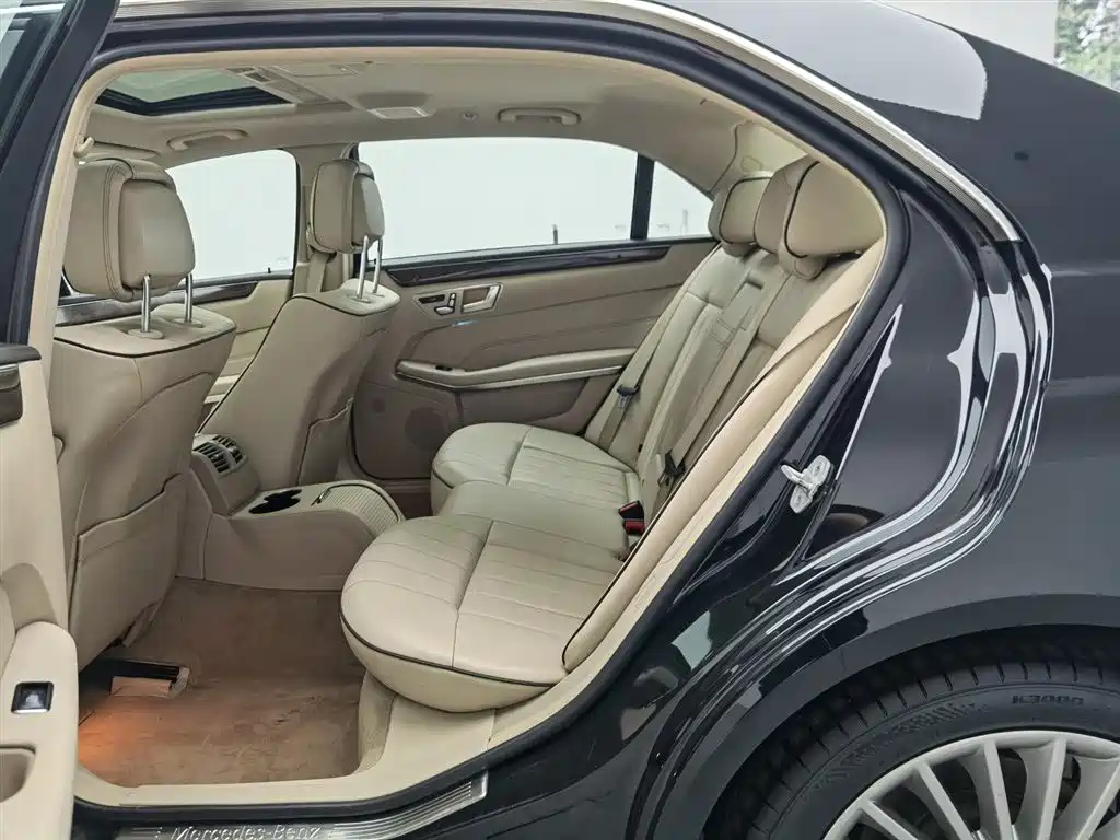 Mercedes-Benz E-Class 2015 — фото 15