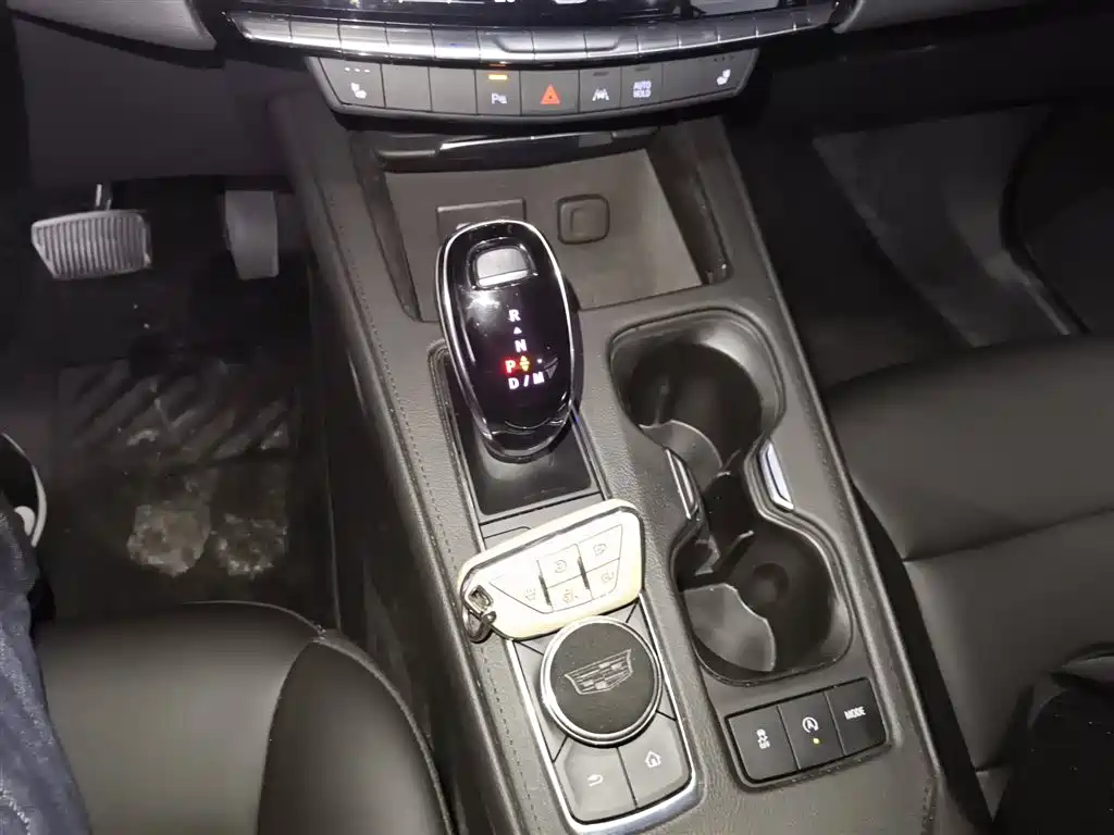 Cadillac XT4 2024 — фото 10