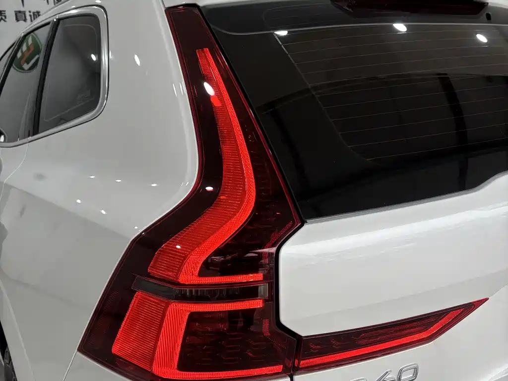 Volvo XC60 2025 — фото 10