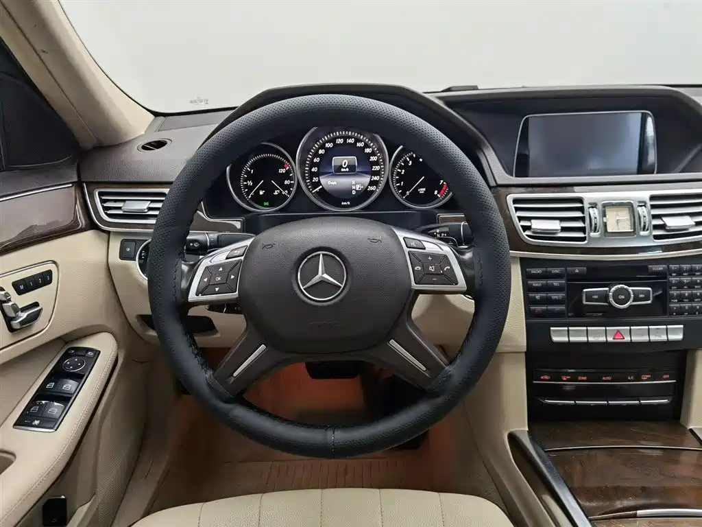 Mercedes-Benz E-Class 2015 — фото 11