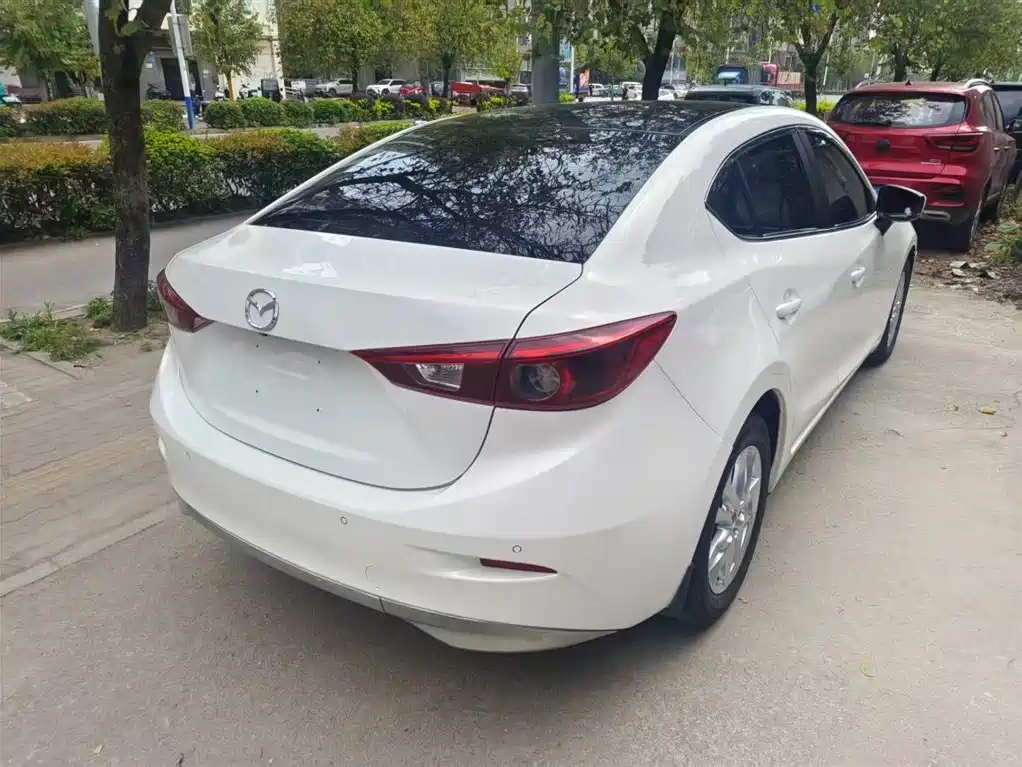 Mazda 3 Axela 2018 — фото 8