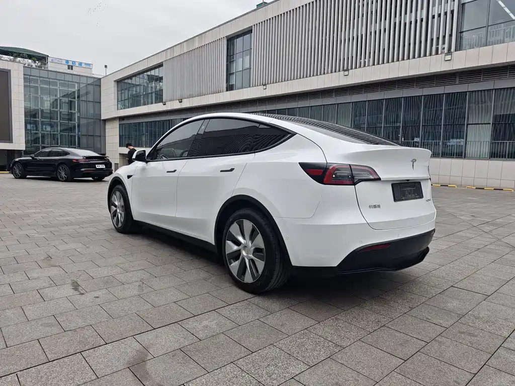 Tesla Model Y 2022 — фото 17