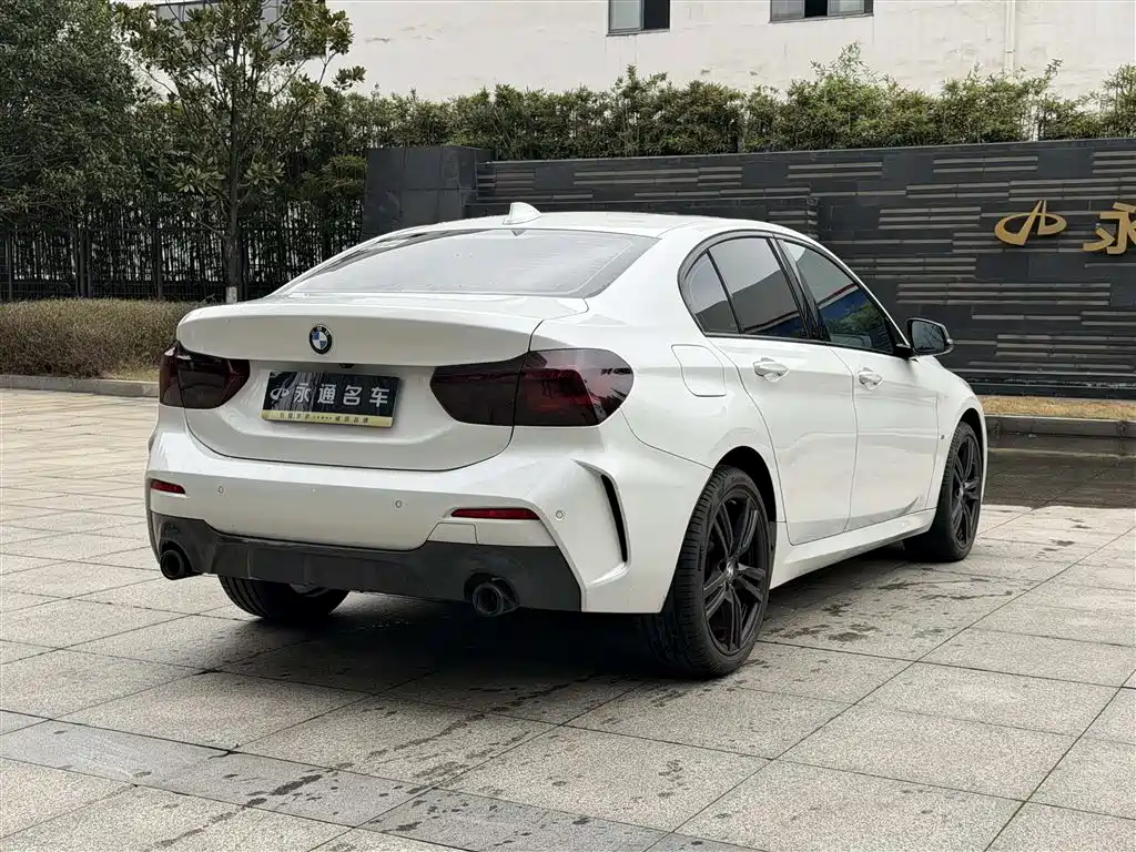 BMW 1 Series 2023 — фото 10