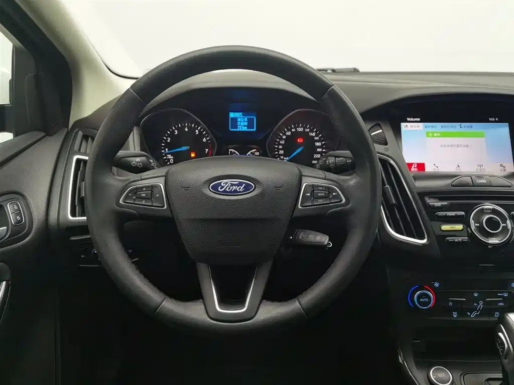 Ford Focus 2018 — фото 11