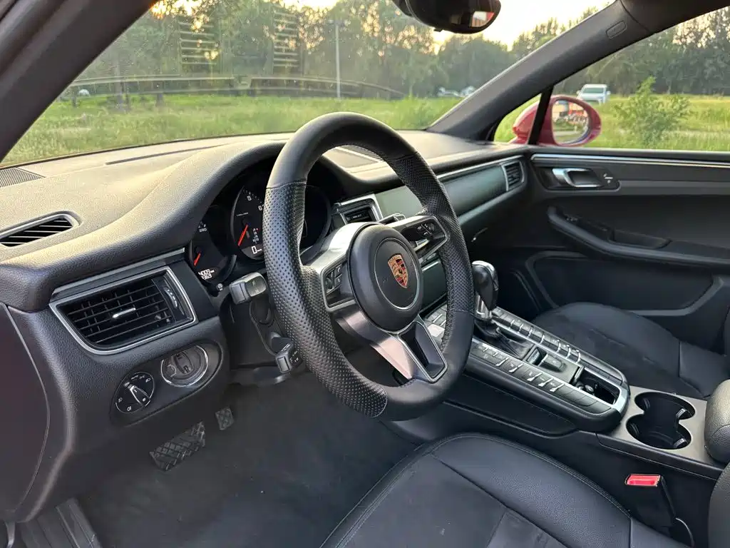 Porsche Macan 2018 — фото 26