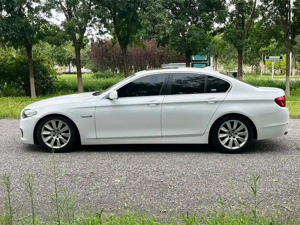 BMW 5 Series 2011