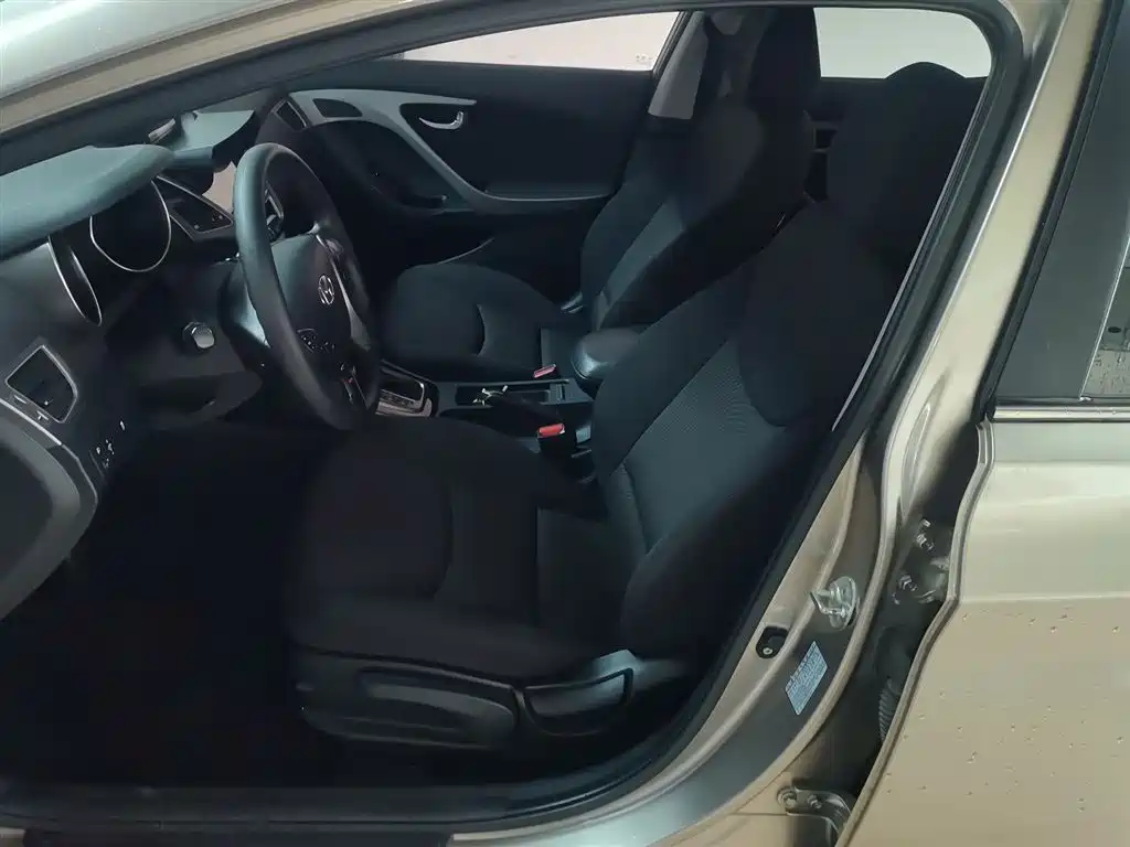 Hyundai Elantra Langdong 2017 — фото 15