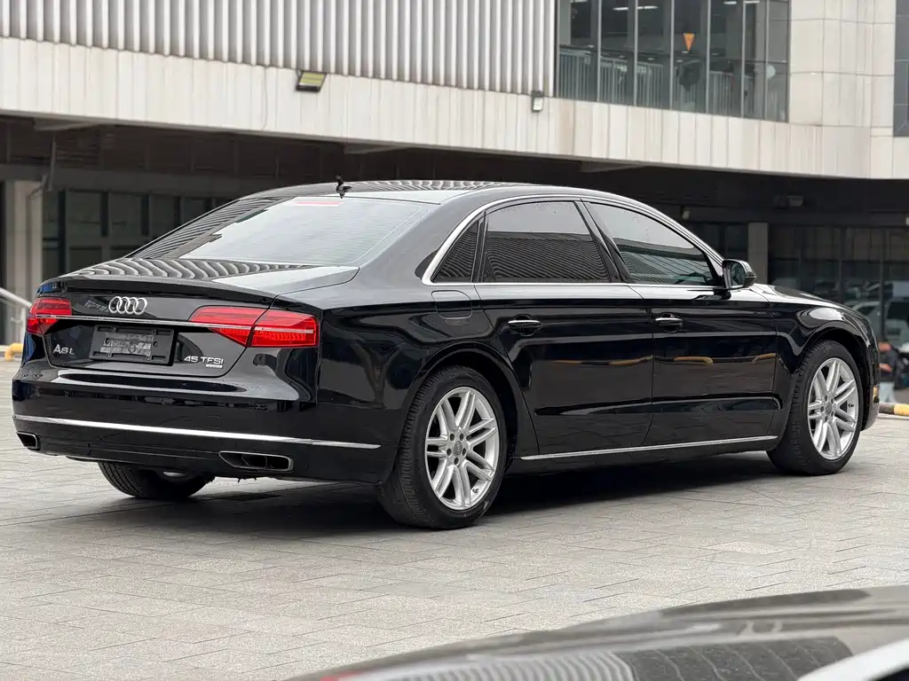 Audi A8 2017 — фото 16