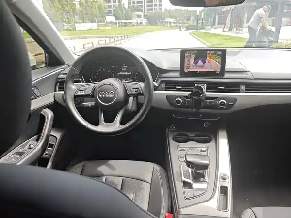 Audi A4L 2018