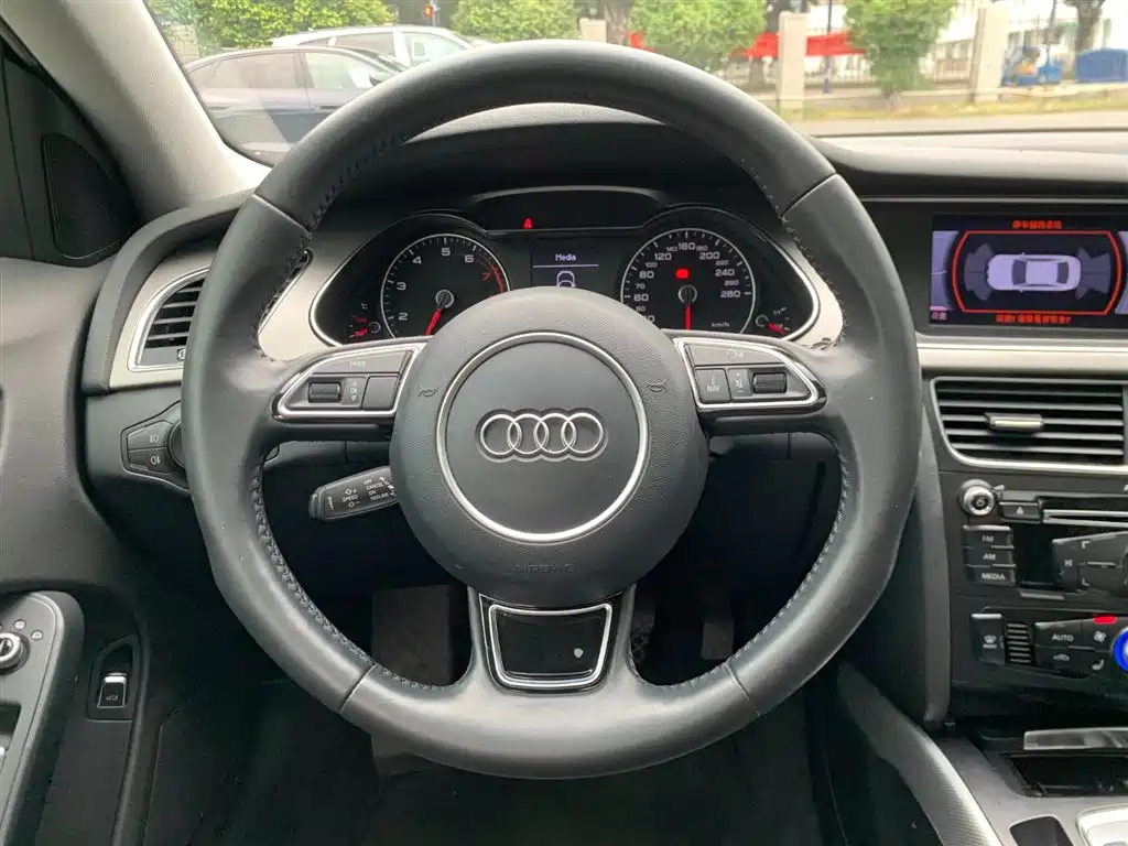 Audi A4L 2014 — фото 15