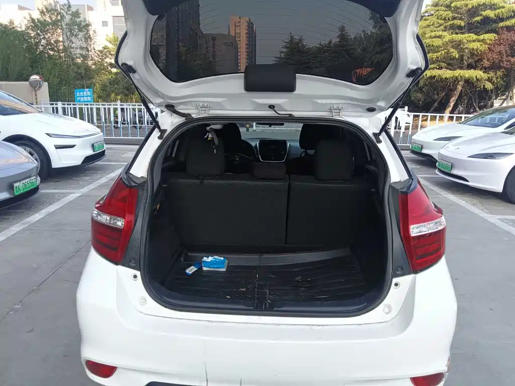 Toyota Yaris L 2018 — фото 14