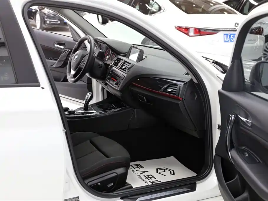 BMW 1 Series 2015 — фото 17